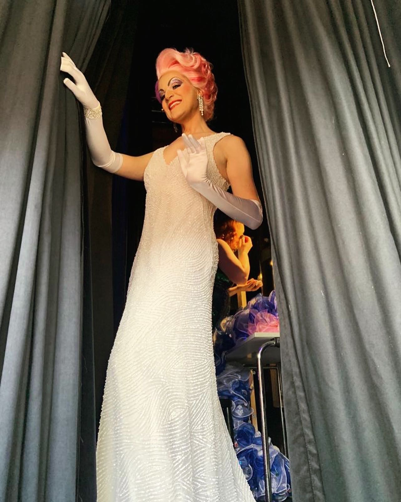 renee . Foto-Vita: Résumé